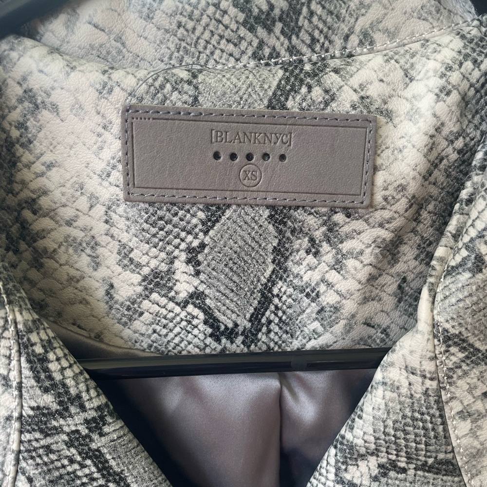 Blank NYC Faux Snake Skin Motor Jacket Grey White Women’s XS - Picture 3 of 12